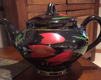 Vintage Royal Canadian Art Pottery Dripless Tea Pot w/ Red Tulips. ID#17-26