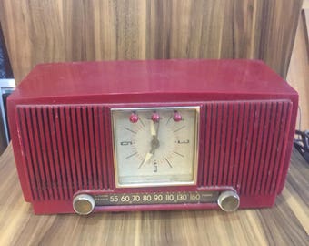 Vintage General Electric Clock Radio Model 574