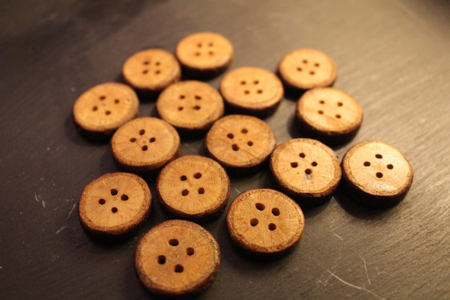 unique oak slice buttons / handmade wooden buttons / pack of