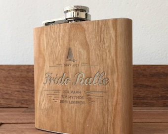 Hip flask with wood lamination and personal engraving
