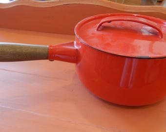 Red Enamelware 1 qt saucepan with lid