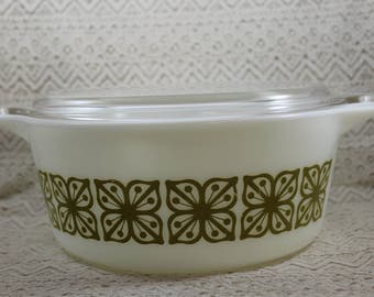 Pyrex 475 Square Flower Casserole Dish with Lid, Vintage 475 B Casserole Dish with Lid, Verde Green Square Flower Design, 2-1/2 Qt Casserole