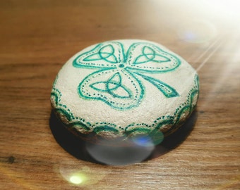 Hand Painted Irish Beach Pebble with a Shamrock, Irish Gifts, Irish Heritage, St. Patricks Day, Love Ireland Pebble, Green Clover, Ireland