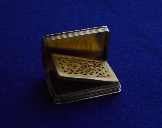 1833 Large Silver Vinaigrette made by Francis Clark - Free shipping worldwide with Coupon Code: FREESHIP