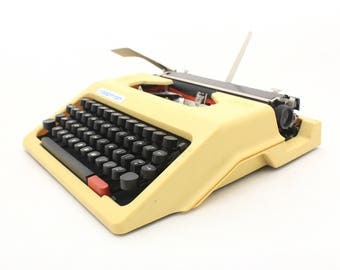 Vintage Typewriter Manual, Yellow typewriter Robotron DDR 70s, Traveller Typewriter, Office Decor, Portable Working Typewriter black cover