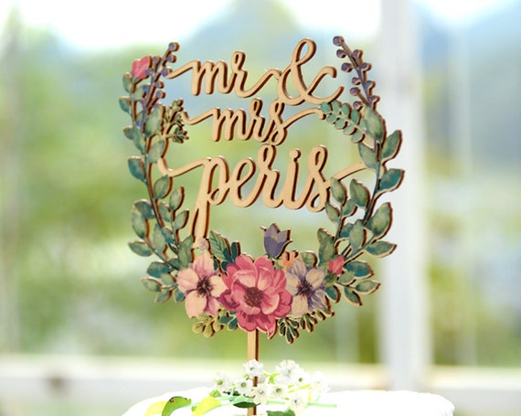 Personalized Wedding Cake Topper, Custom Linden Wood Mr and Mrs Cake Topper with flower Wreath, Cake Topper Personalized with YOUR Name #149