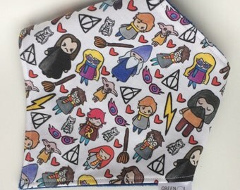 Harry Potter baby bib, Harry Potter bandana bib, Harry Potter baby gift, Harry Potter baby shower gift, gender neutral bandana bib,