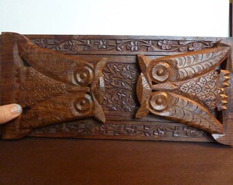 TWO OWLS<<>>Vintage Hand Carved Wooden Owl Expandable Book Shelf