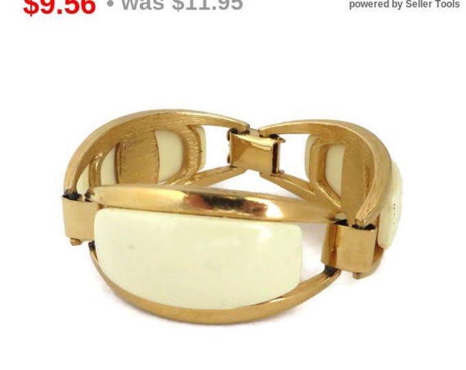 ON SALE! Vintage Cream and Gold Tone Link Bracelet, Lucite and Metal Bracelet