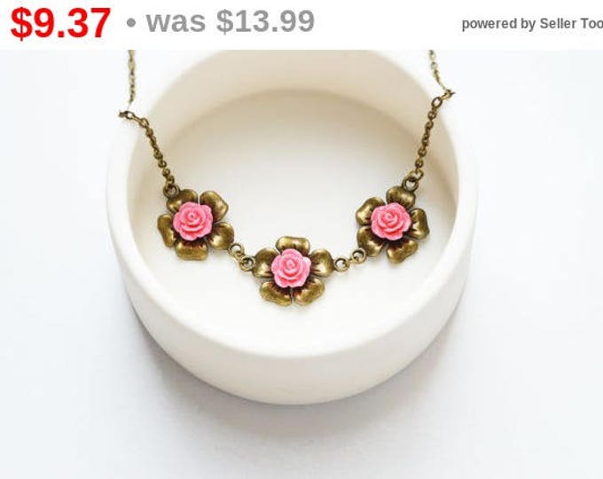 FLORAL MOTIFS Necklace made of metal brass with roses of polymer clay