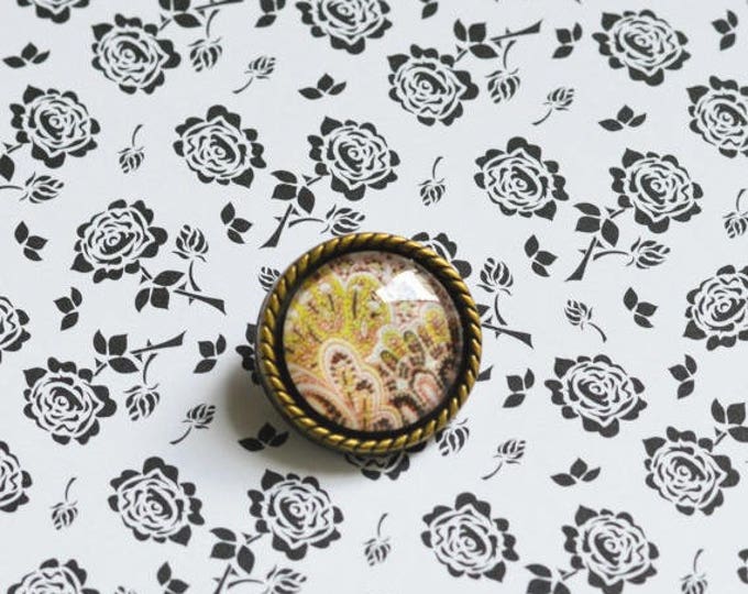 Love Boho Chic // Round brooch brass and glass with image under glass // 2015 Best Trends // Great Gifts For Her // Summer Life