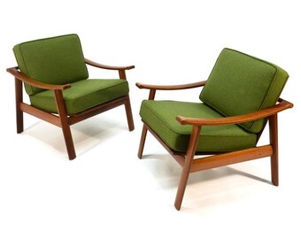 Pair of Teak Lounge Chairs by William Watting (BDAZPD)