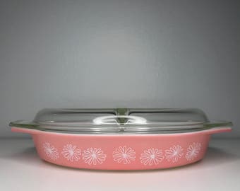 vintage 1-1/2 quart Pyrex pink daisy divided casserole dish with lid