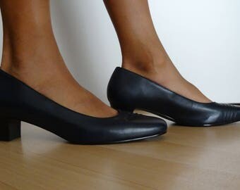 escarpins JB MARTIN en cuir bleu marine neufs pointure 39,5