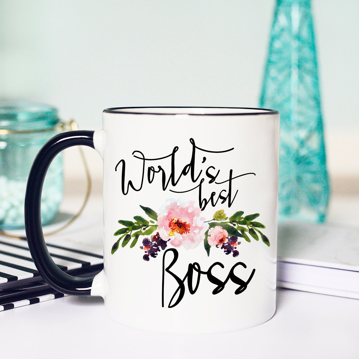 Sottobicchiere Quadrato Con Scritta "World's Best Boss", Finitura Lucida, Supporto In Faesite, Dimensioni 9x9 Cm, Regalo Per Capo.