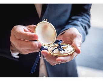 Shell Jewelry Box with Ribbons and Optional Silk Pillow. Seashell Ring Box, Beach Wedding, Ring Bearer, Bridesmaid Jewelry Box