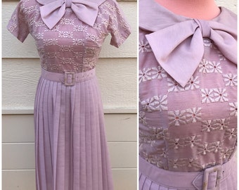 Pastel lilac 1950s bow front belted day dress size small