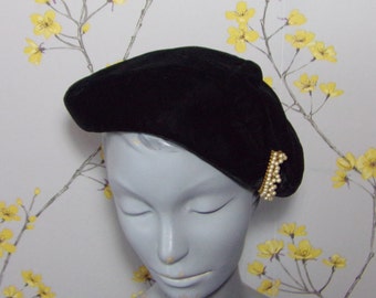 1950s Vintage Fascinator Hat Black Velvet Half Hat With Crescent Pearl Feature Lucila Mendez New York