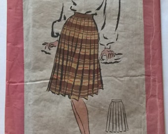 Fabulous 50's woman pleated skirt size 16/taille 44 - French vintage sewing pattern Patrons Marie Claire 3330