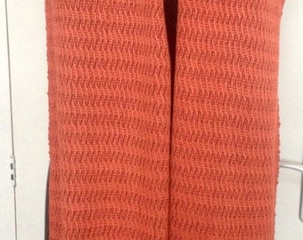 Scarf, hand-woven of spun-silk and silk bourette-. 100% silk. 220 x 42 cm