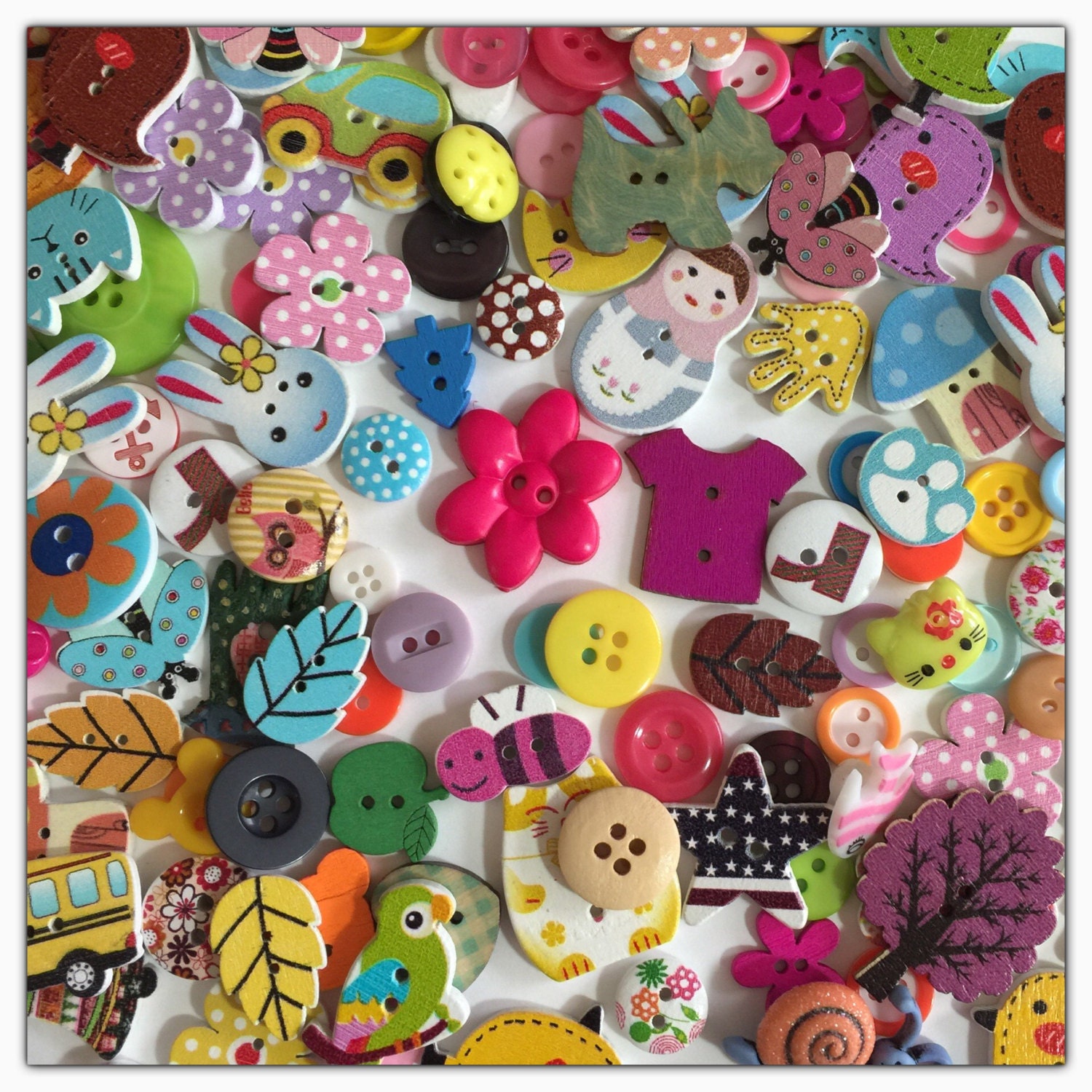 150 Mixed novelty buttons, (SOME IMPERFECT), assorted buttons, round