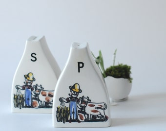 Figgjo Flint of Norway. Salt and Pepper shakers Designed by Turi Gramstad Oliver. Scandinavian modern.