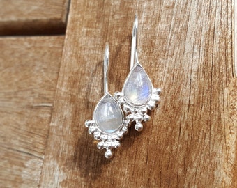 Silver earrings with Moonstone