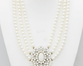 Items similar to Faux Pearl Necklace set on Etsy