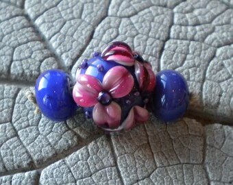 Purple Pink Floral Lampwork Beads by Cherie Sra R114 Flamework Glass Bead Encased Purple Round Pink Flower Floral Focal Encased Pair