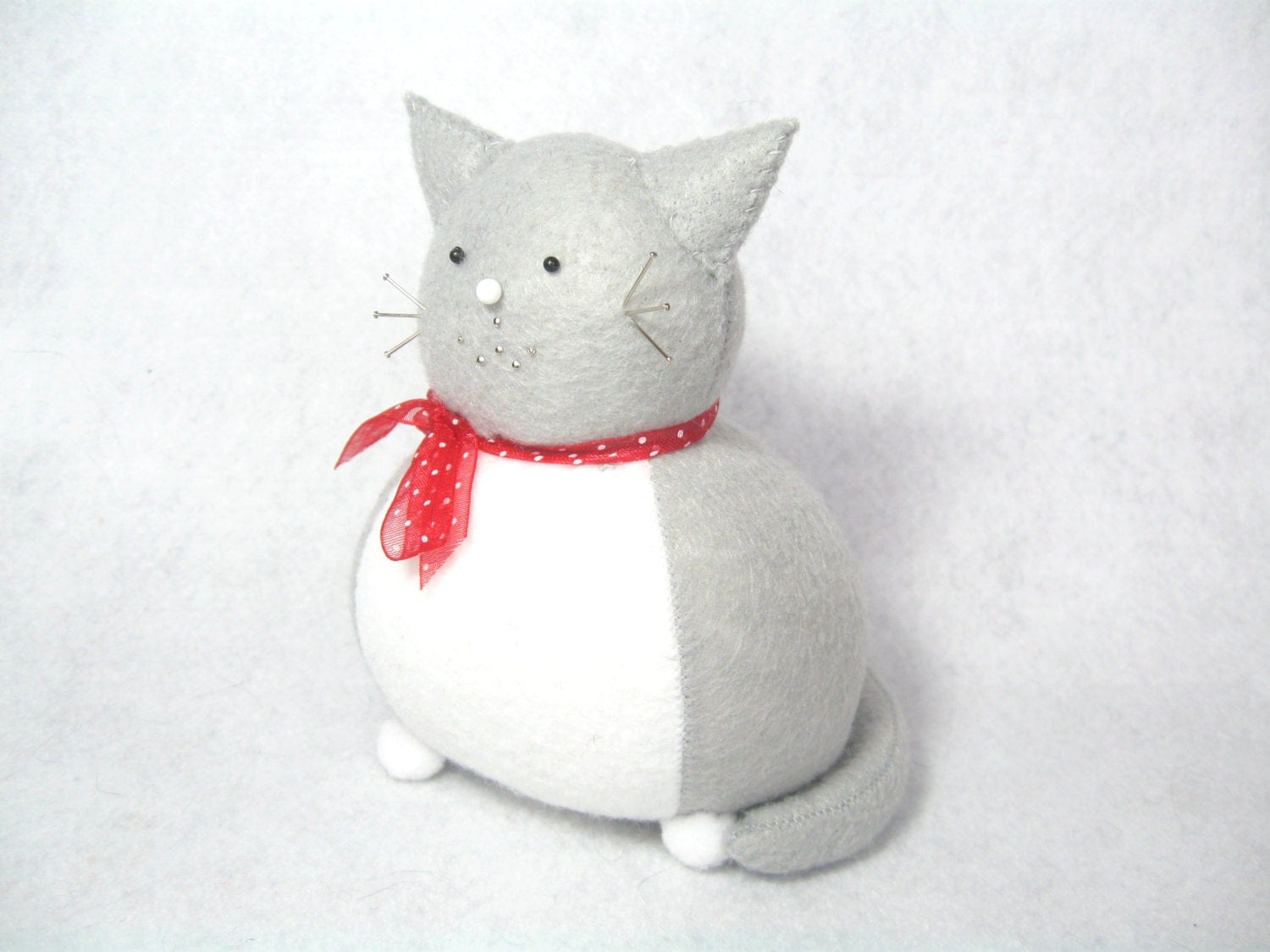 Gray and white cat pincushion, Felt animal pincushion, Cute pincushion, Cat gift, Soft animal
