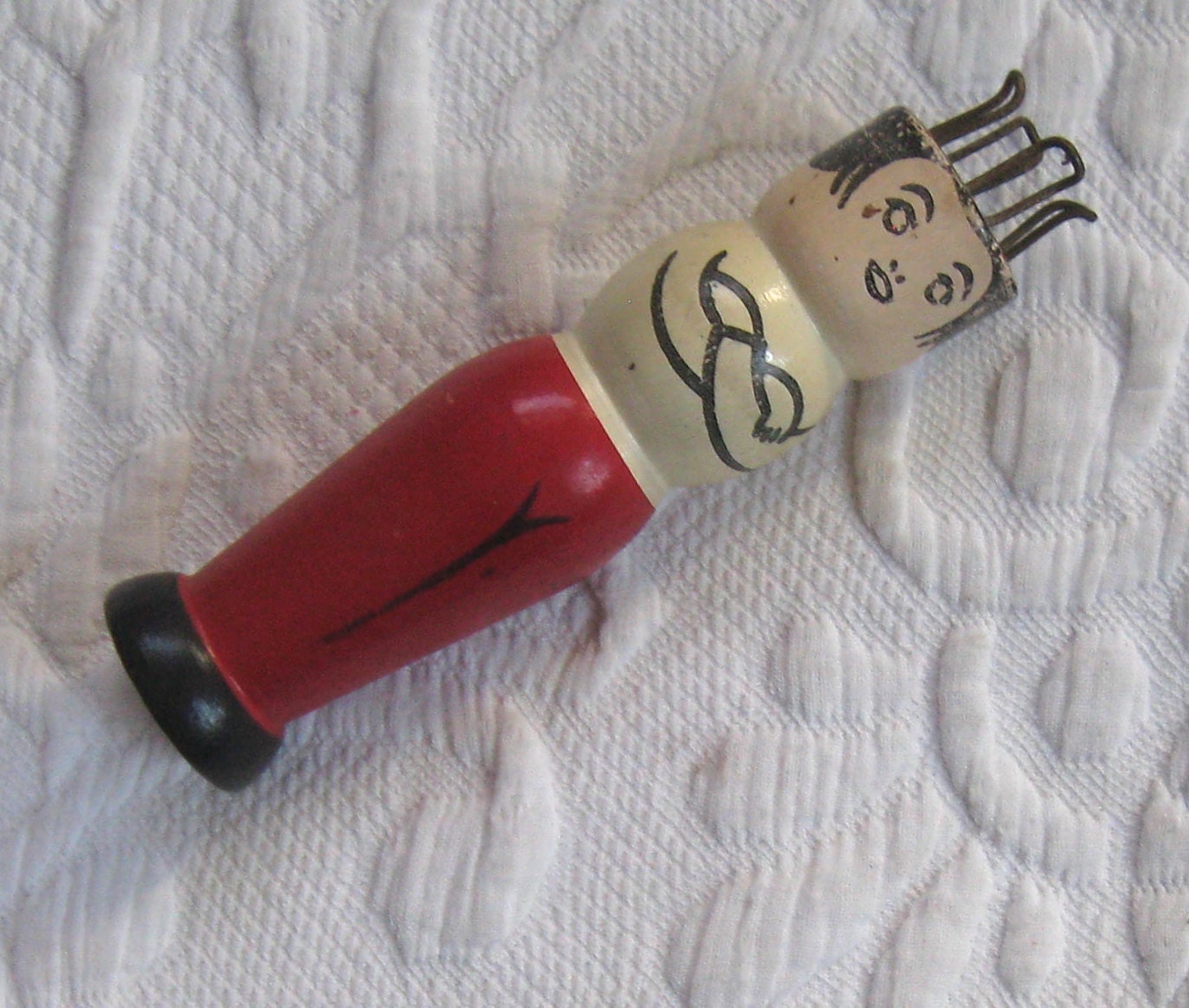 knitting nancy . knitting toy . wooden knitting nancy . learn