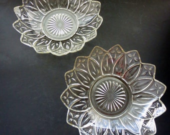 Vintage Flower Shaped Glass Bowl - Federal Glass Petal Flower Glass Serving Bowl - Two Petal Edge Clear Glass Bowls