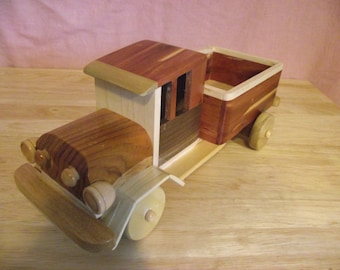 Classic Old Fashioned Truck # T-0102 Eco-friendly Reclaimed Wood Wooden Toy Car for Children Natural Unpainted