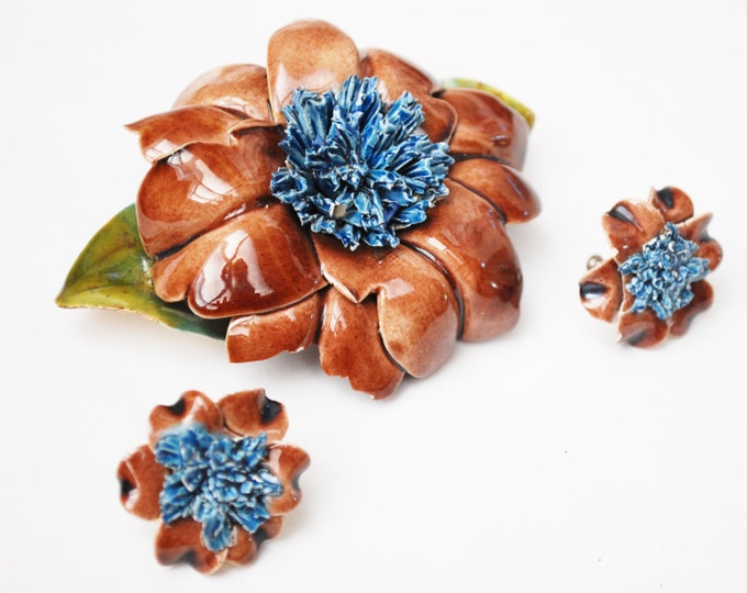 Flower Brooch and earrings set - Ceramic porcelain - Signed - screw back earrings - brown blue green