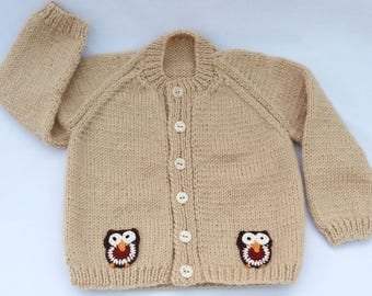 Baby sweater. Hand knitted beige baby cardigan to fit a 6 to 12 months baby. Baby clothes, baby gift, baby shower.