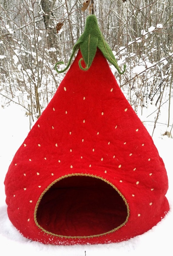 Cat house Strawberry cat cave pet house cat vessel woolen
