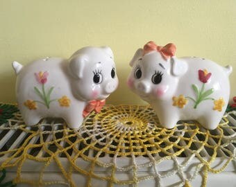 Vintage Retro Kitsch Lefton Piggy Salt and Pepper shakers