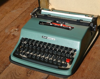Vintage Typewriter - 1963 Light seagreen Olivetti Lettera 32 - Fully Sericed - Working Perfectly
