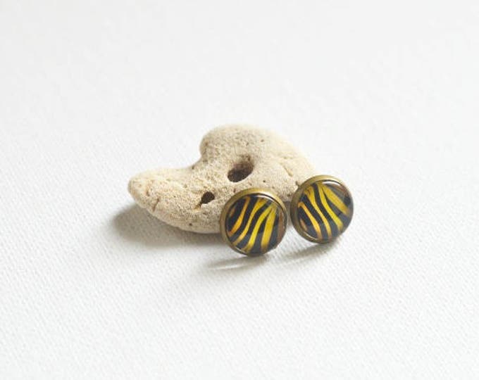 ANIMAL PRINT Stud Earrings metal brass depicting fashionable tiger skin, Safari, Glamour, Style, Yellow, Beige
