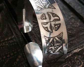 Silver cuff , carved silver bracelet , adjustable 925 silver bracelet , gypsy bangle