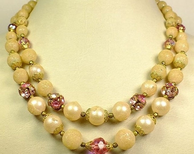 Storewide 25% Off SALE Gorgeous vintage beaded necklace, Features 18" of textured beads with pink bead accents