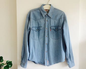 Levi's blouse | vintage levi's | levi's | denim blouse | unisex denim blouse | size M | denimwear | jeanswear| vintage fashion