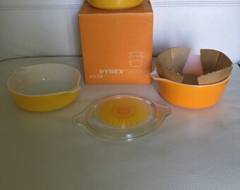 BNIB Vintage Pyrex Daisy Colours 16 24 and 32 oz with box and only one lid