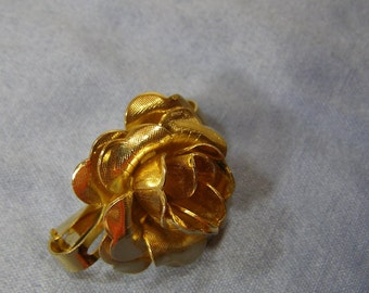 Rose Scarf Slide w textured gold Finish - vintage Ladies full bloom FLOWER Cravat Clip - Bride Wedding Costume Jewelry - Fiance Wife gift