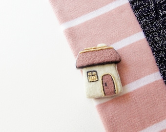 Wool felted house brooch, needle felted brooch, boho jewelry, unique brooch, unique accessory, wool jewelry, gift for her, pink brooch