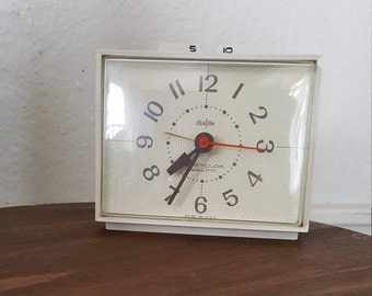 Vintage Westclox Dialite Electric Clock with 5 and 10 Minute Snooze Buttons
