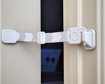 Door Buddy® Door Strap & Latch | Lets Cats in! Keeps Dogs out | Dog proof your cat's litter box without a cat door or dog gate! (Grey)