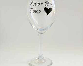 Future Mrs wine glass, custom wine glasses, wine glass, bride gift, gifts for her, bride to be gift, personalized wine glasses, engagement