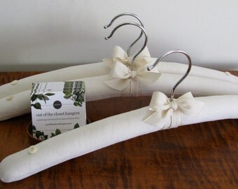Padded Hangers, Ivory Linen Hangers, Bridesmaid Hangers, Clothing Hangers, Linen Hangers, Bridal Party Hangers, Linen Covered Hangers