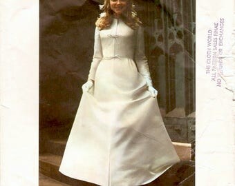 Great Vintage 1970s Vogue Couturier Design 2629 Designer Sybil Connolly Bridal or Bridesmaid or Evening Dress Sewing Pattern B34 w/Label.